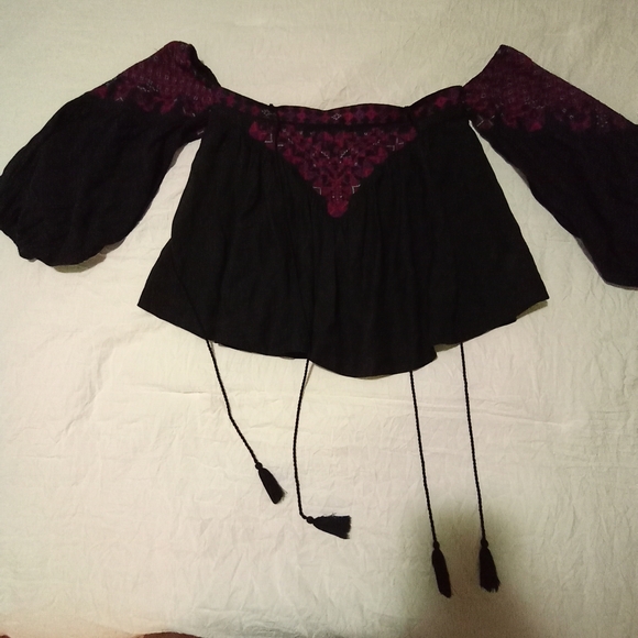 Free People " Vacay Vibin" Cold Shoulder Embroidered top - Picture 8 of 8